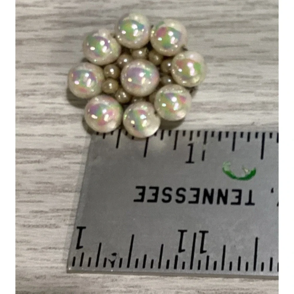 Silvertone Clip On Earrings w/ Iridescent Faux Pearl Stones Round A14‎